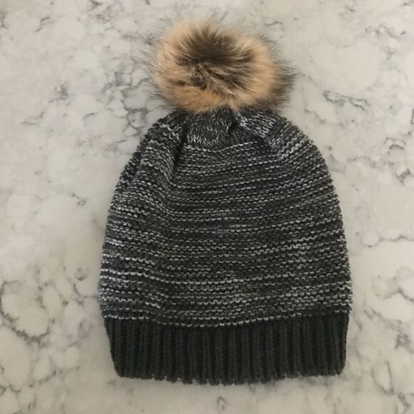 Pom Pom beanie hat like new - Picture 1 of 1